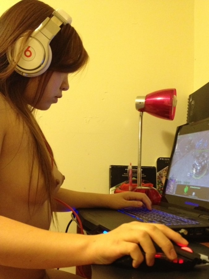 Gamer Chicks. naked gamer girls. 